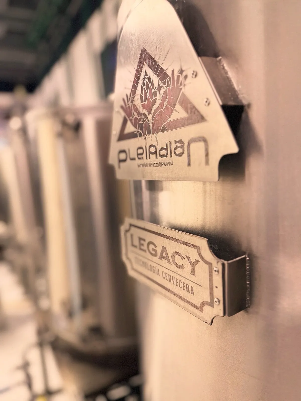 Logo Pleiadian en fermentador Legacy